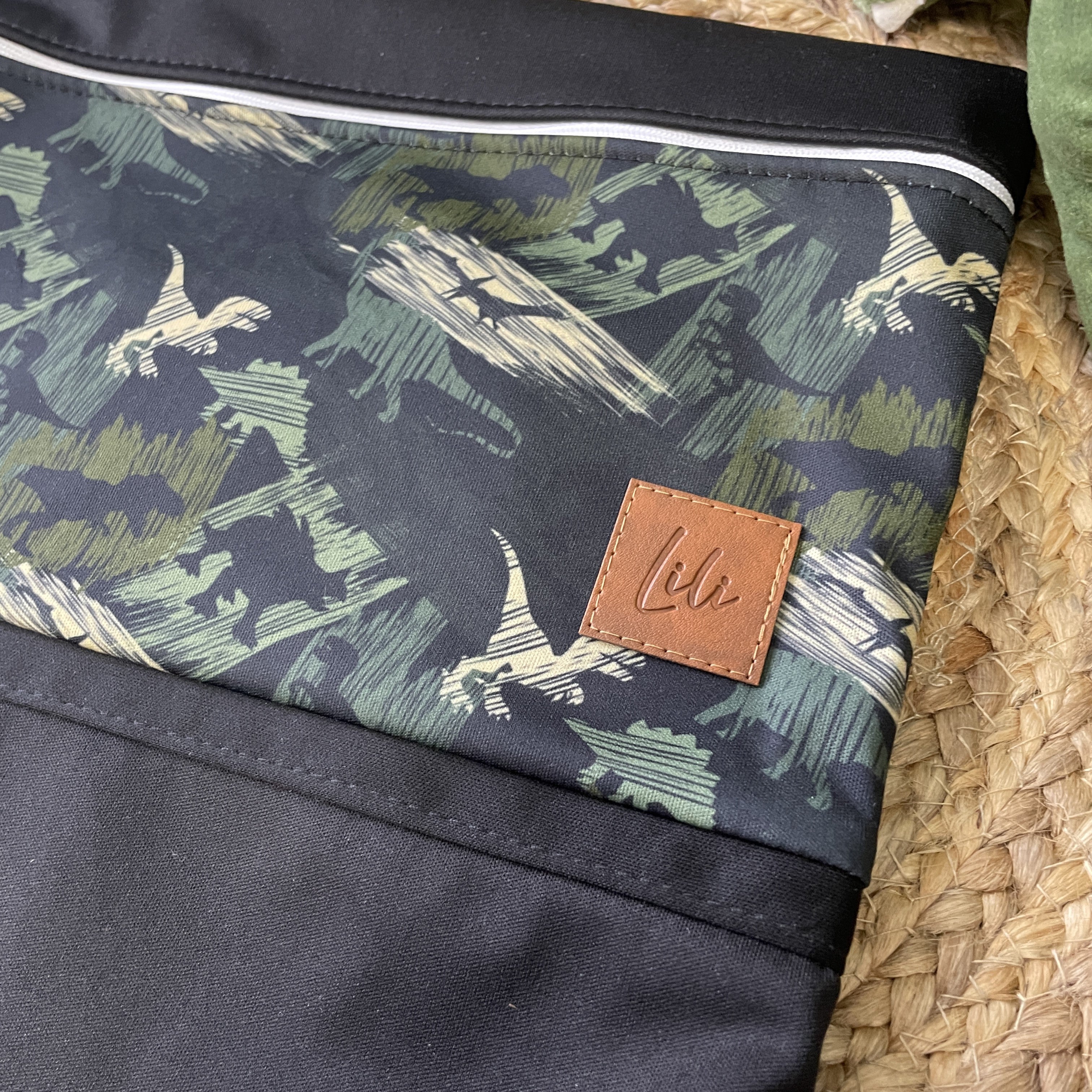 Transport Jurassic Pat